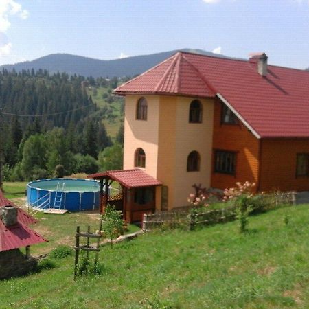 Zacharovany Karpaty Slavske Bagian luar foto