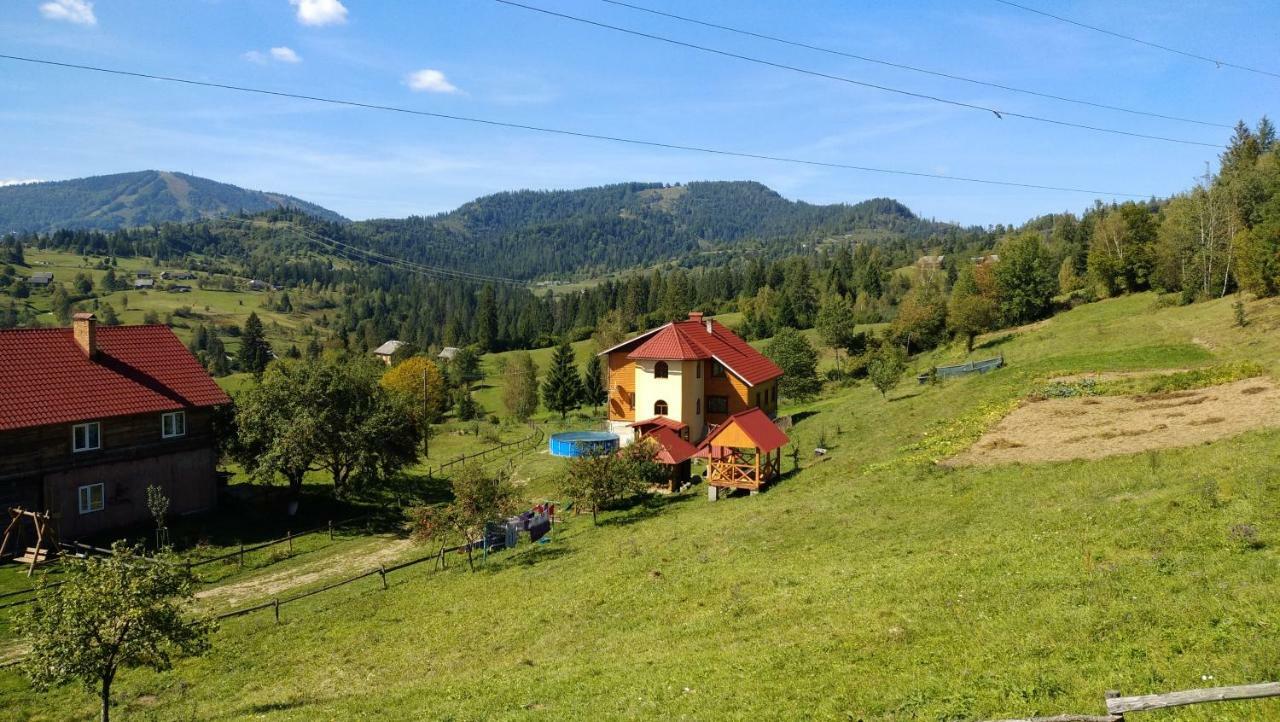 Zacharovany Karpaty Slavske Bagian luar foto